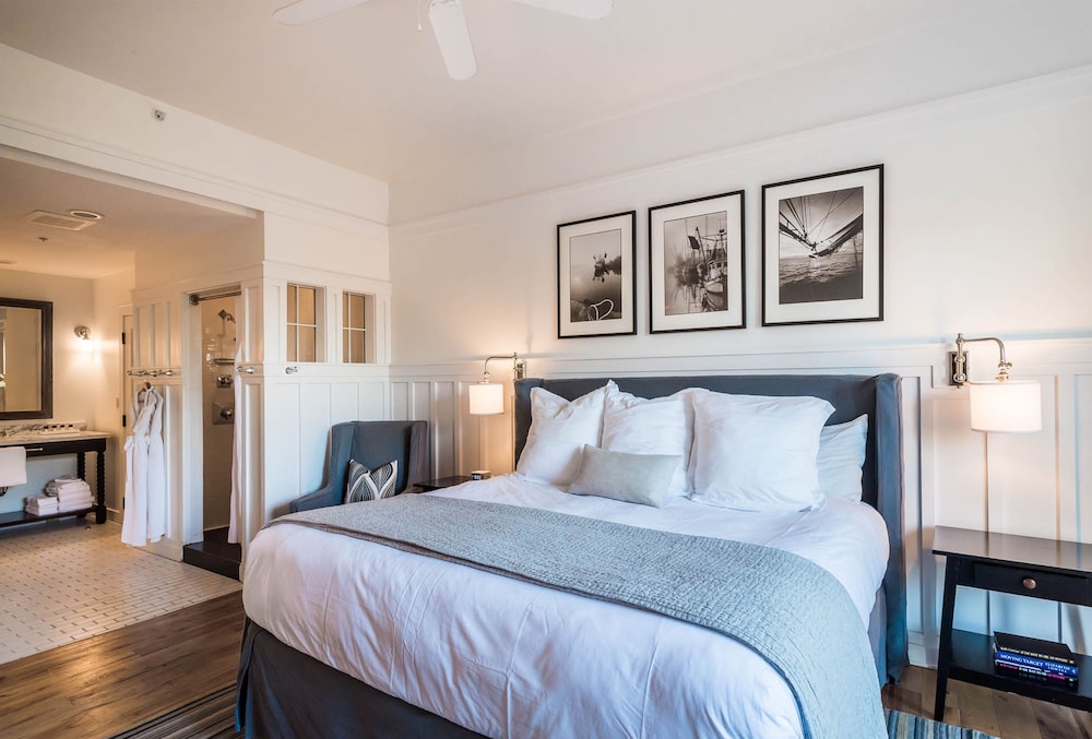 RESORT, PREMIUM, SUITE, KING BED, PARK VIEW, SOFA