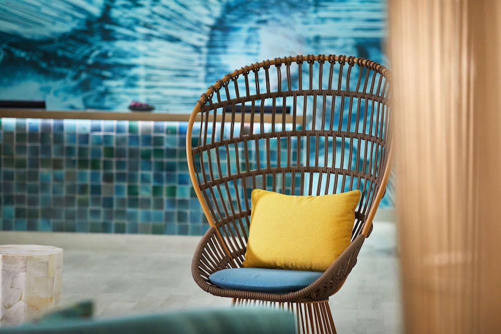 OUTRIGGER Waikiki Beachcomber 56/75