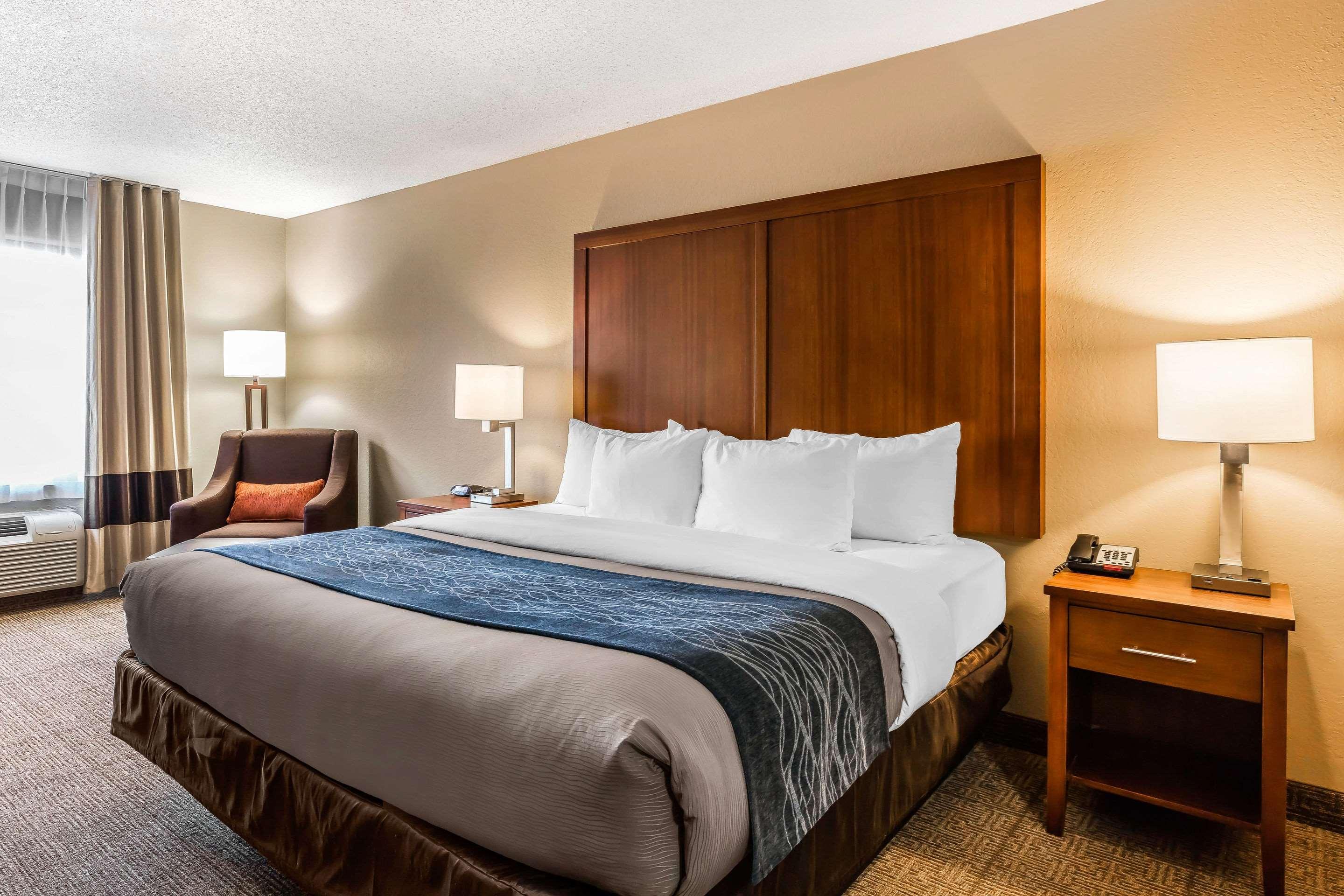 ROOM, KING BED