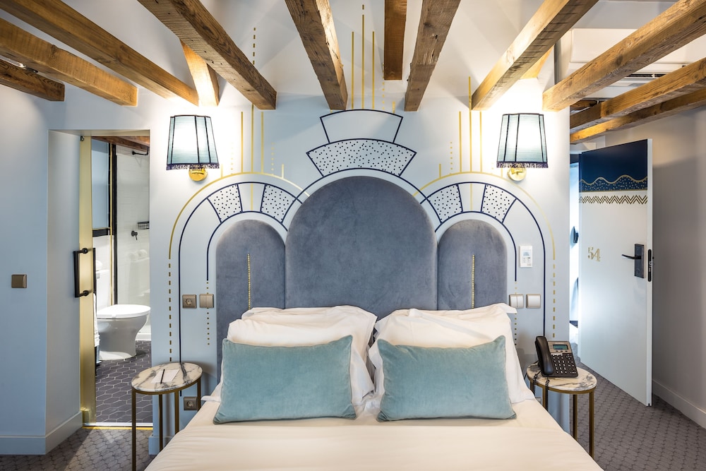 THE LIFT BOUTIQUE HOTEL 28/81