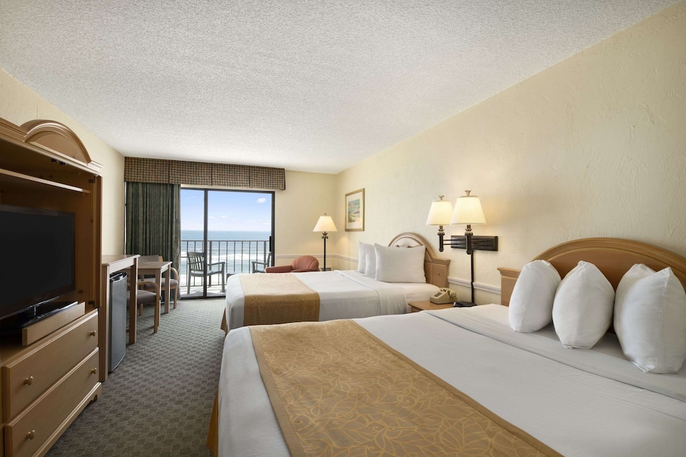 Days Inn by Wyndham Daytona Oceanfront 16/37
