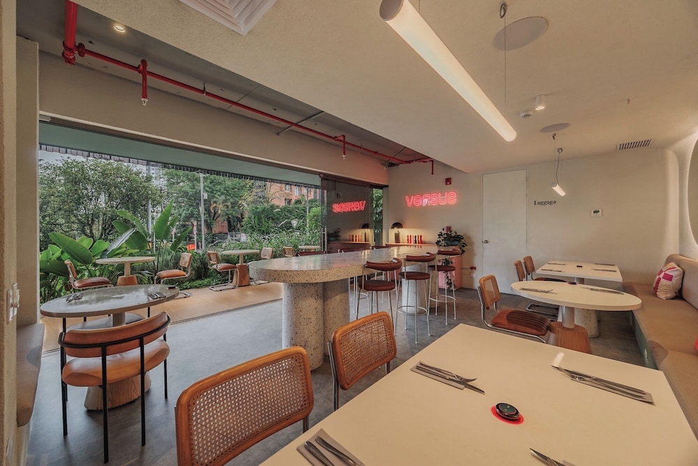 Versus Hotel 53/65
