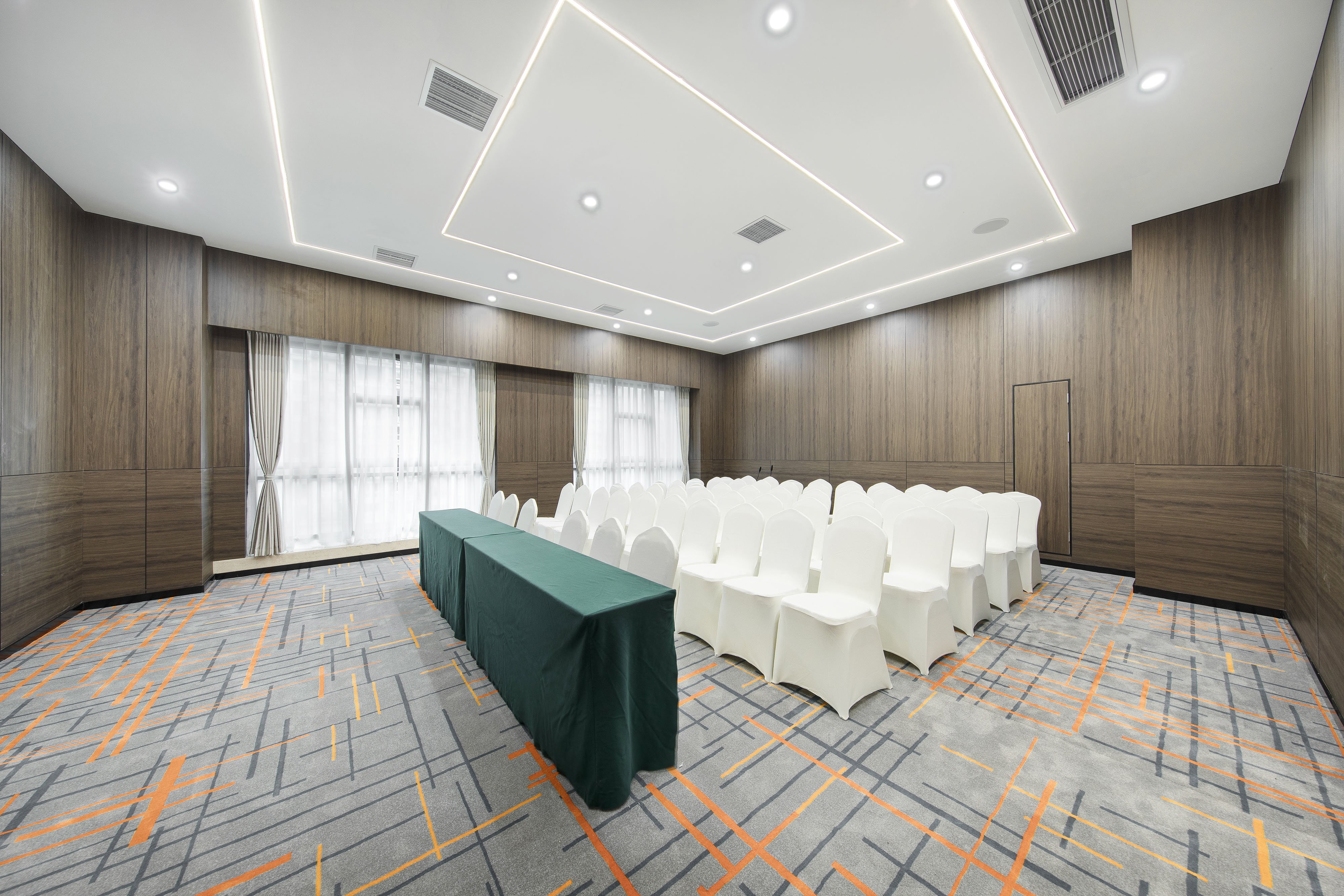 Holiday Inn Express Chongqing Guanyinqiao 6/32