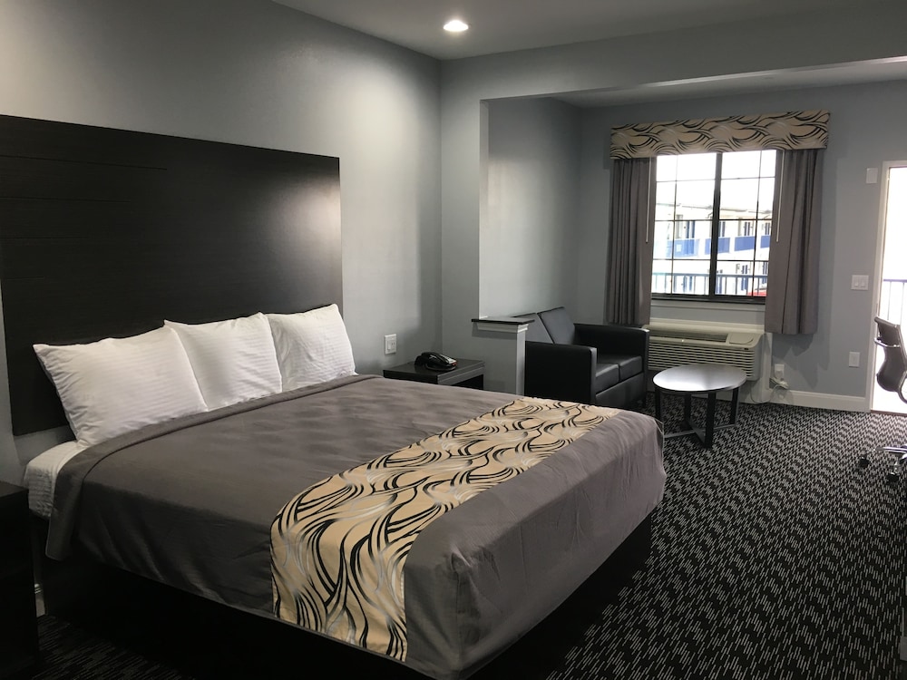 Platinum Inn And Suites 11/23
