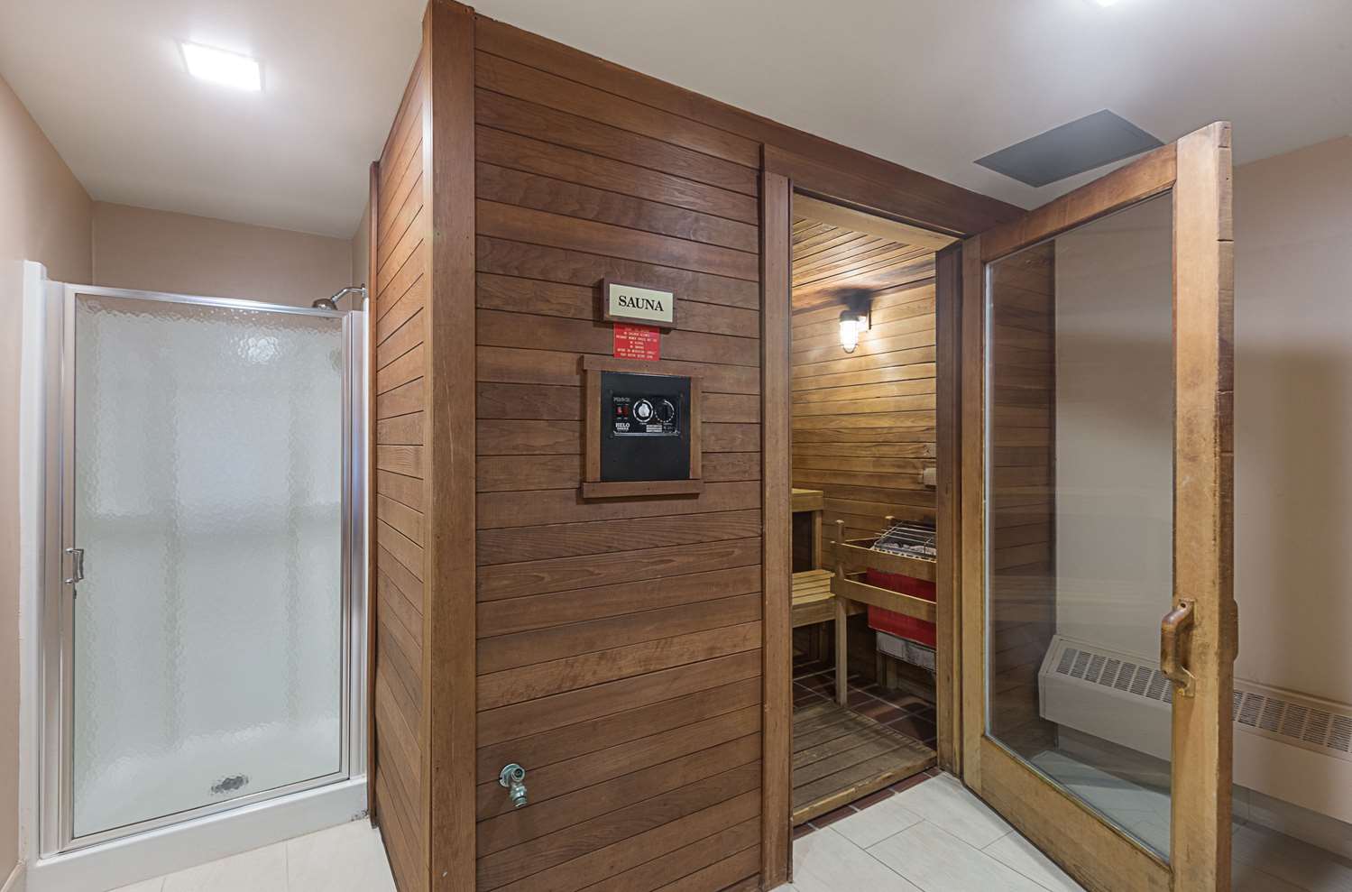 Quality Suites Lansing West 16/45