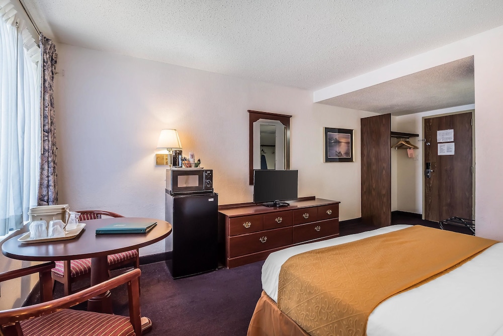 Quality Inn & Suites Albany Airport 14/36