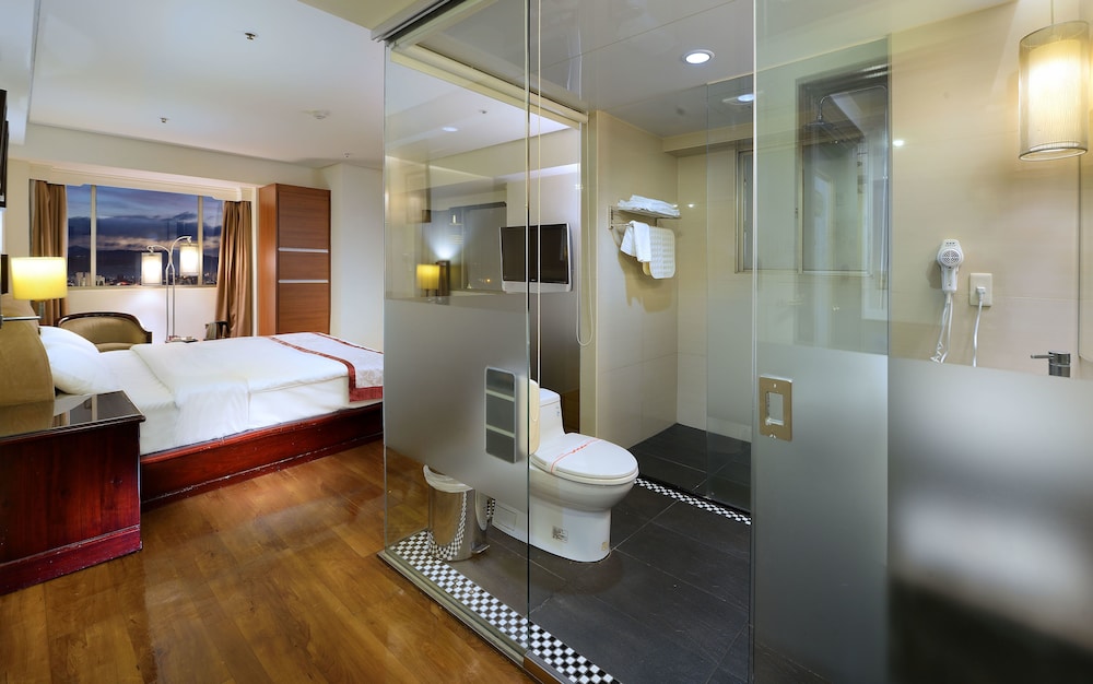 Cheng Pao Hotel 29/64