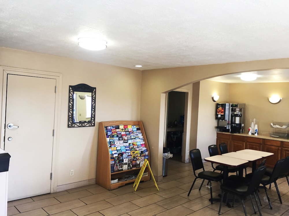 Days Inn by Wyndham Albuquerque Northeast 34/45