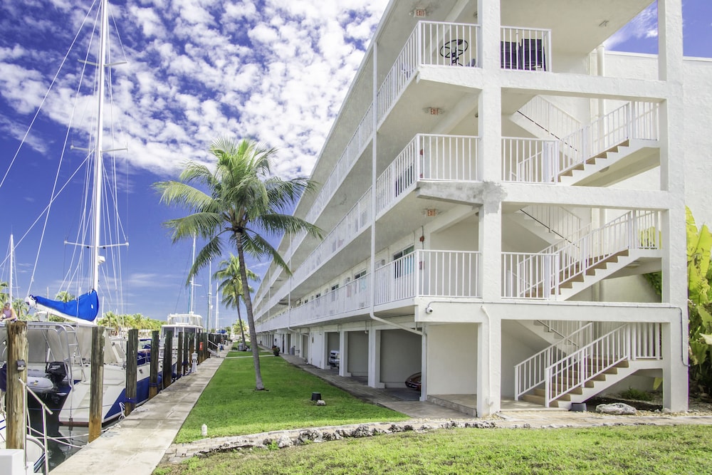 Skipjack Resort Marina 8/70