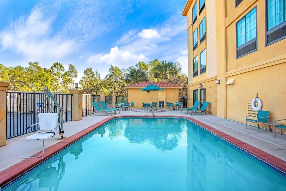 La Quinta Inn & Suites by Wyndham PCB Pier Park area 5/42