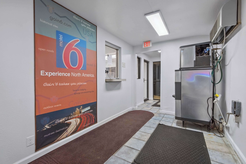 Motel6 Normal, IL - Bloomington Area 8/39