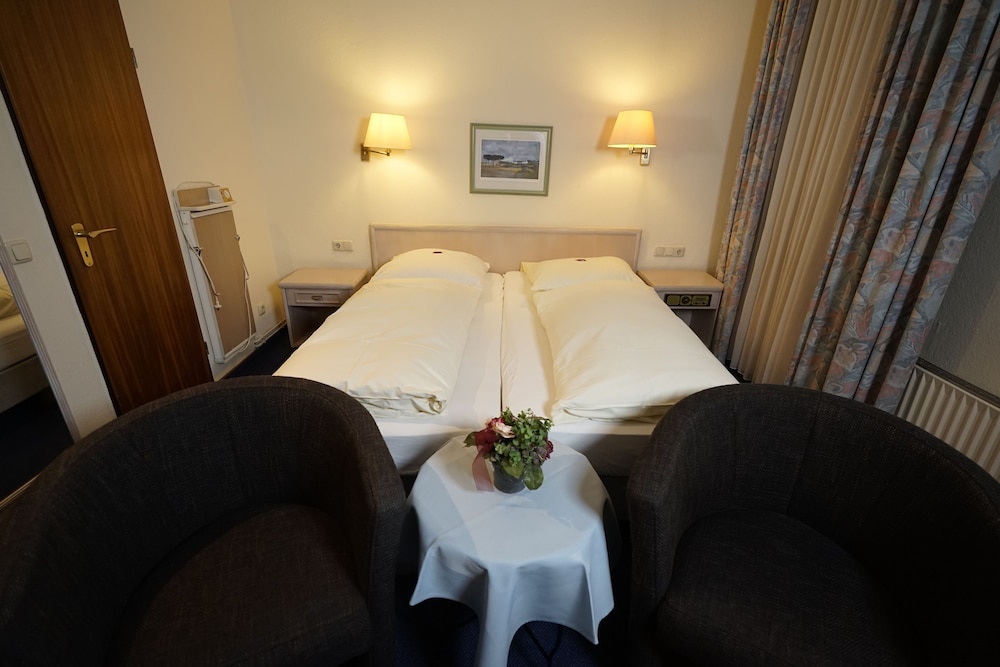 MD-RABE'S HOTEL KIEL 36/49