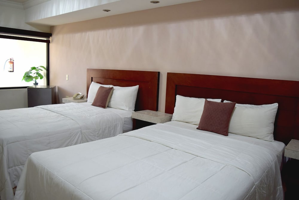 Hotel San Ignacio Inn 9/40
