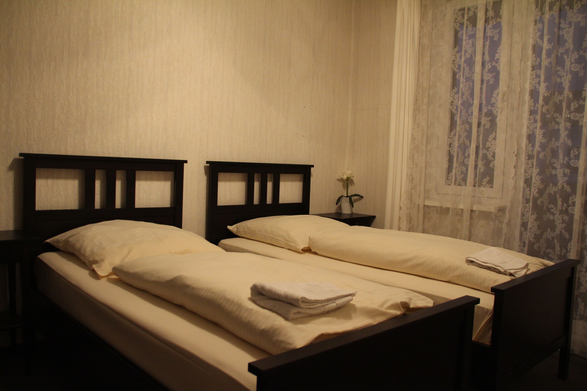 ROOM, DOUBLE BED