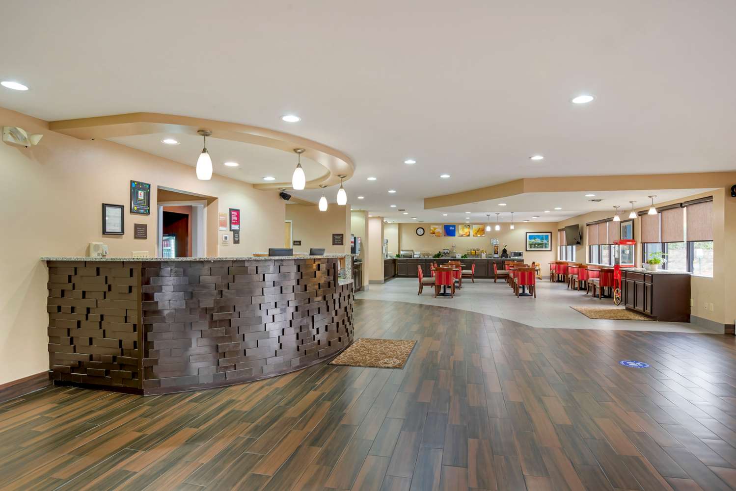Comfort Suites Fultondale I-65 near I-22 5/35