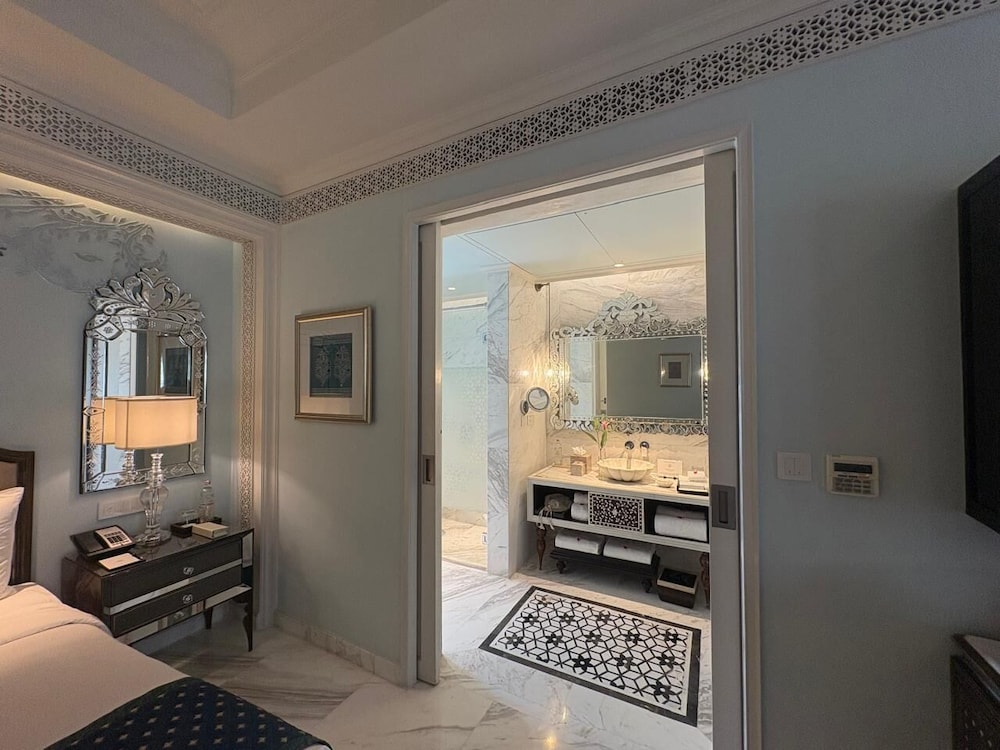 فيلا غراند بسرير كينج بشرفة، The Leela Palace Jaipur 4/4