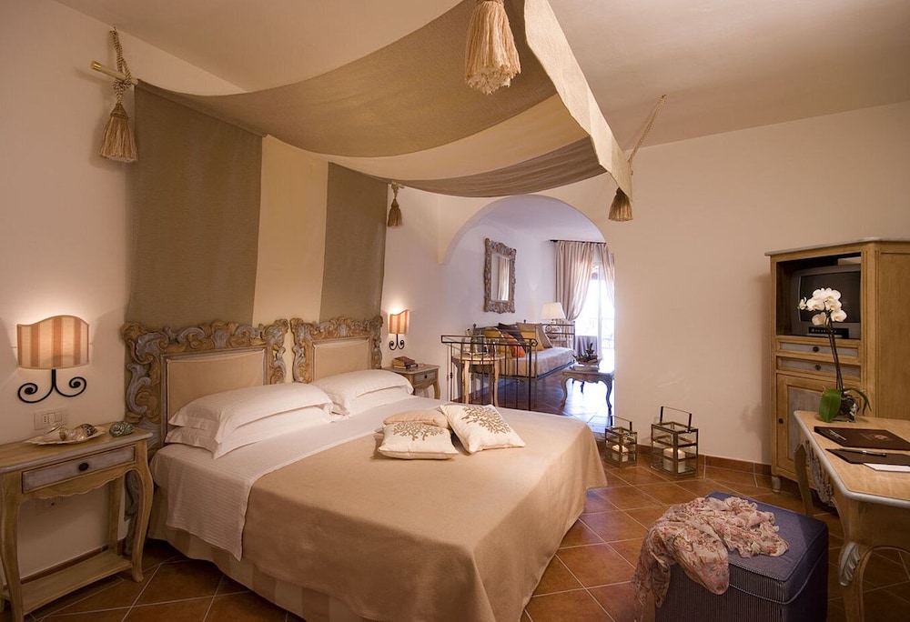 Colonna Grand Hotel Capo Testa 5/50