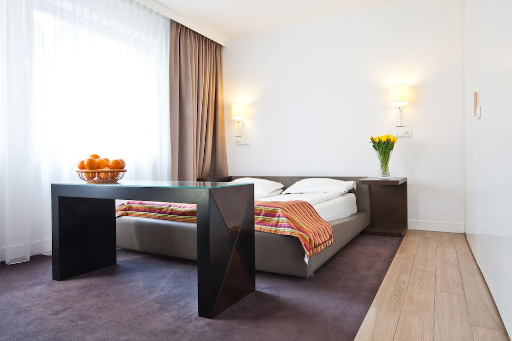 PLATINUM PALACE APARTMENTS 27/46