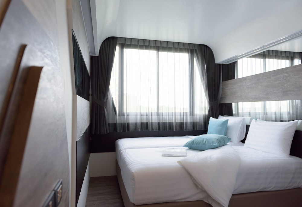 The Xtreme Hotel 8/50