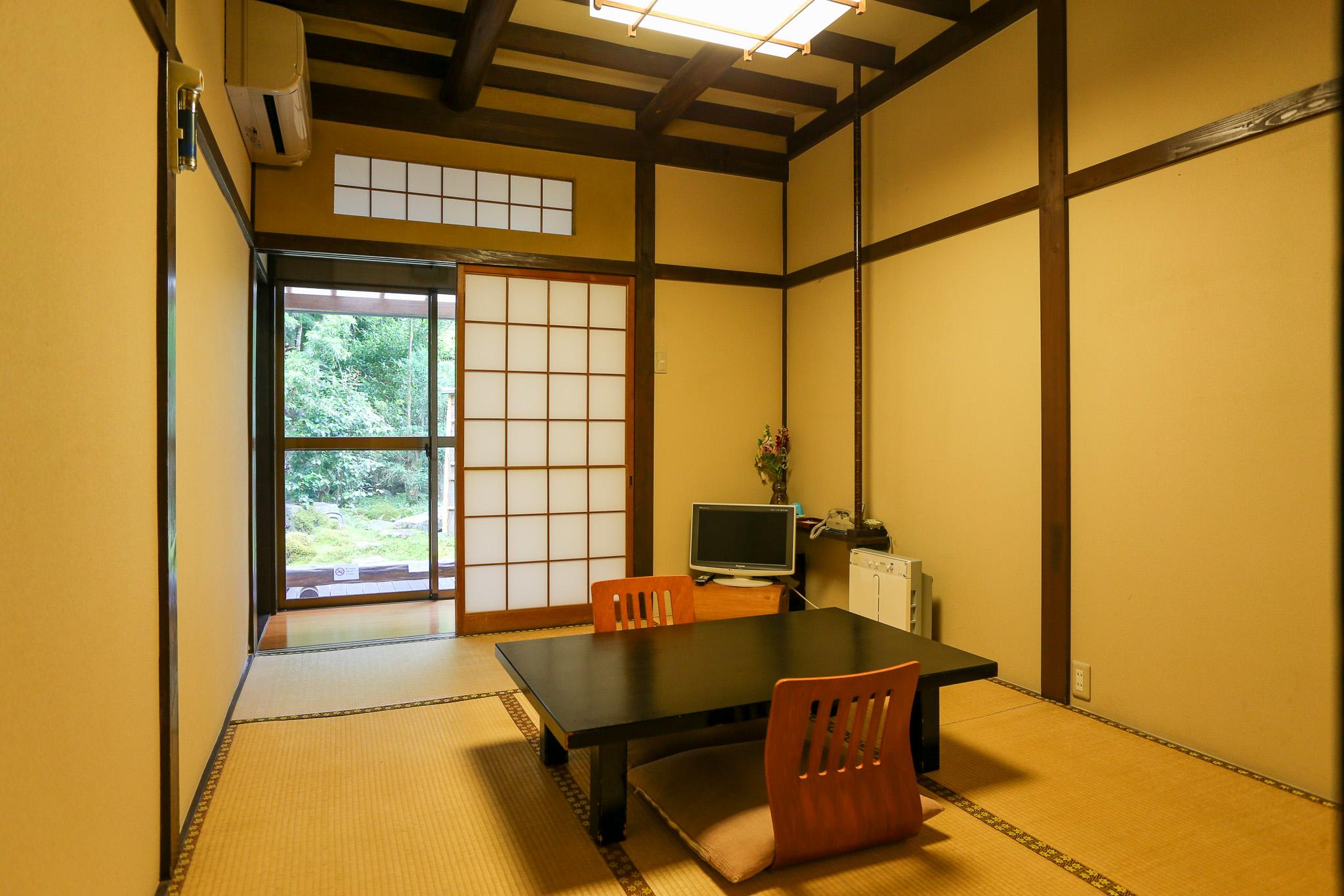 Japanese, 2 Futon Beds, Outdoor Bath