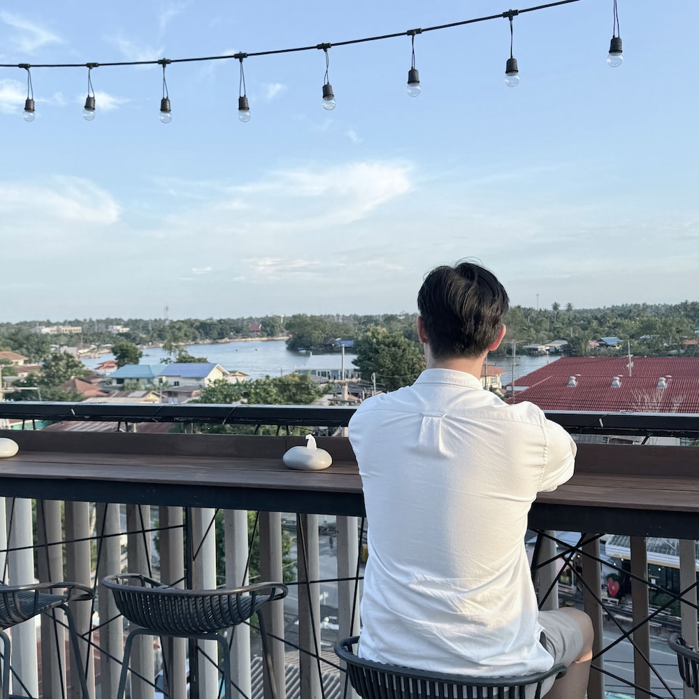 Amphawa Na Non Hotel & Spa 53/57