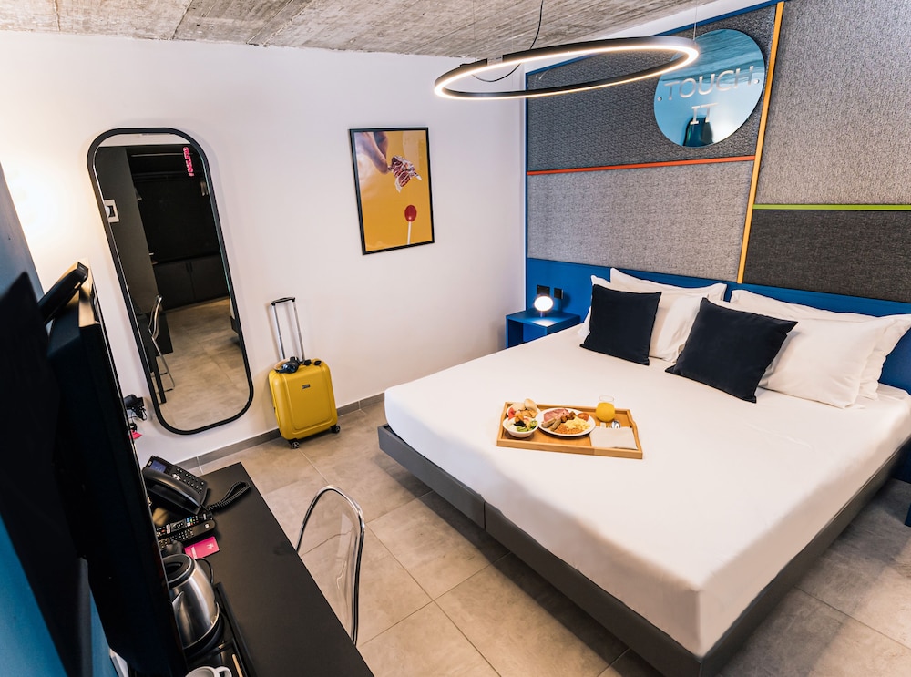 IKYK HOTEL 5/49