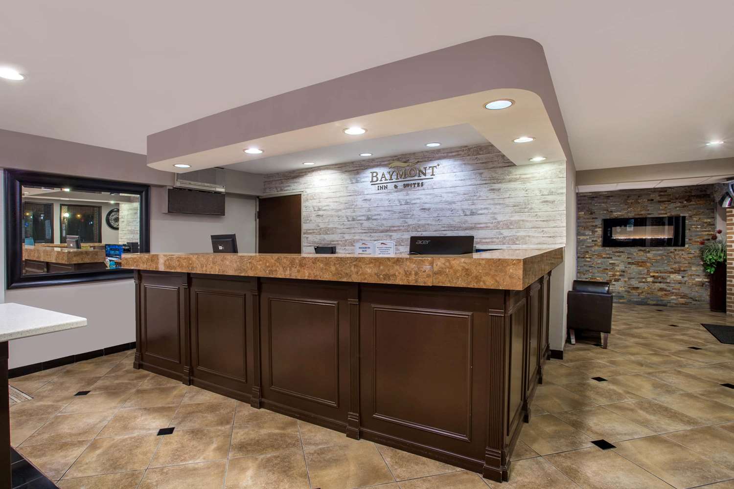 Baymont By Wyndham Lancaster 7/37