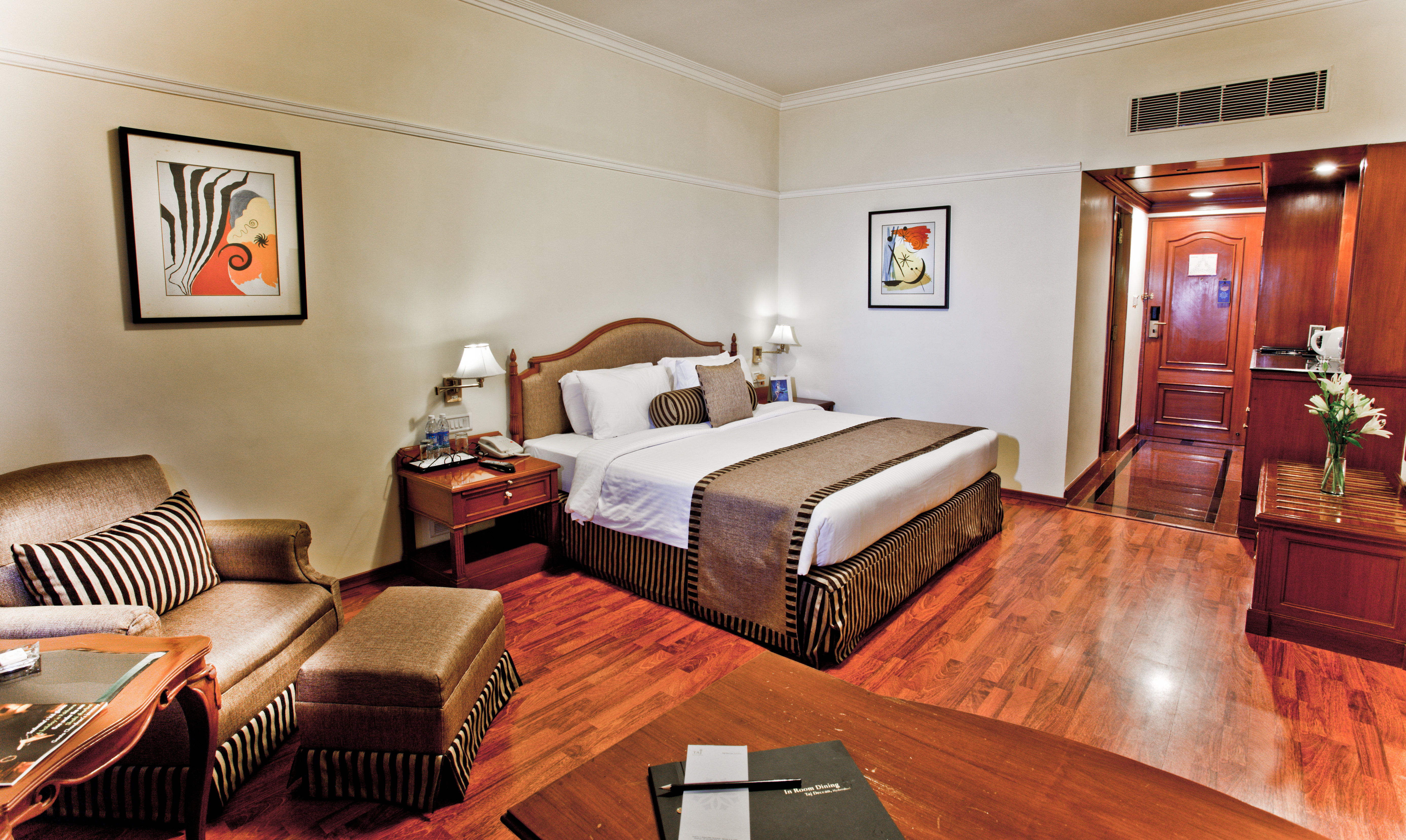 Residential, King Bed, City View