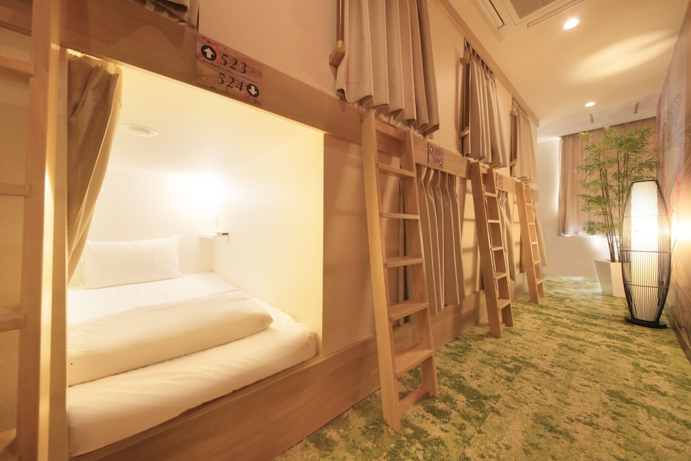 Male Dorm, Moderate, Cabin, Single Bed, Low Floor