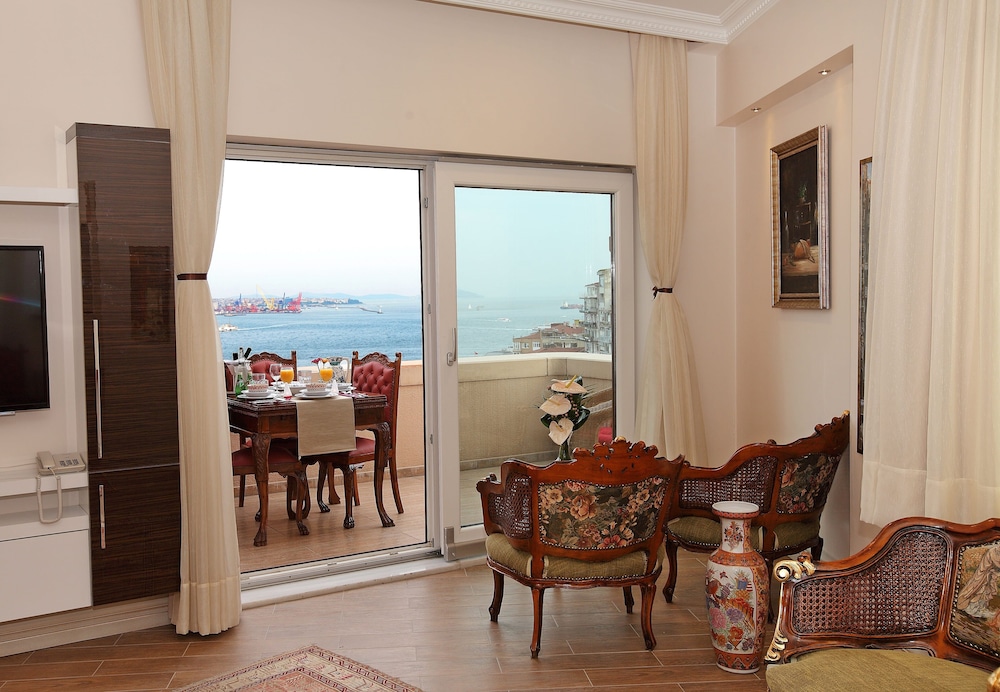 Lir Residence Suites 41/43