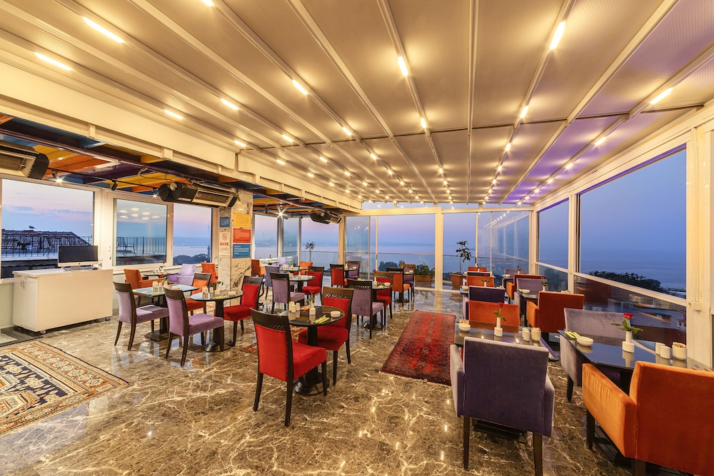 The Magnaura Palace Hotel 76/87
