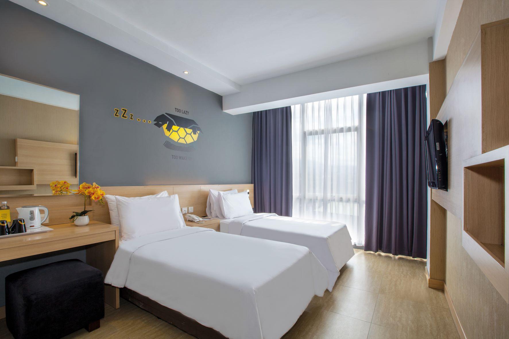 DELUXE, TWIN BEDS