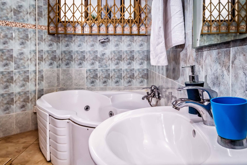 Oriental Hotel North Legon - Adults Only 39/39