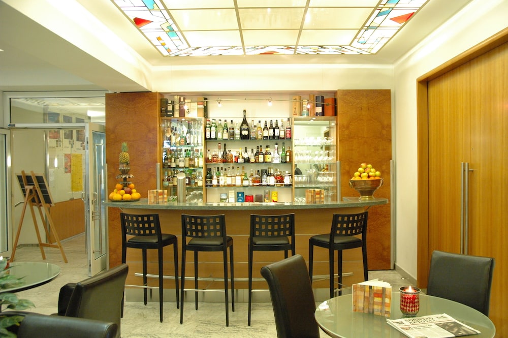 UNGER HOTEL 51/61
