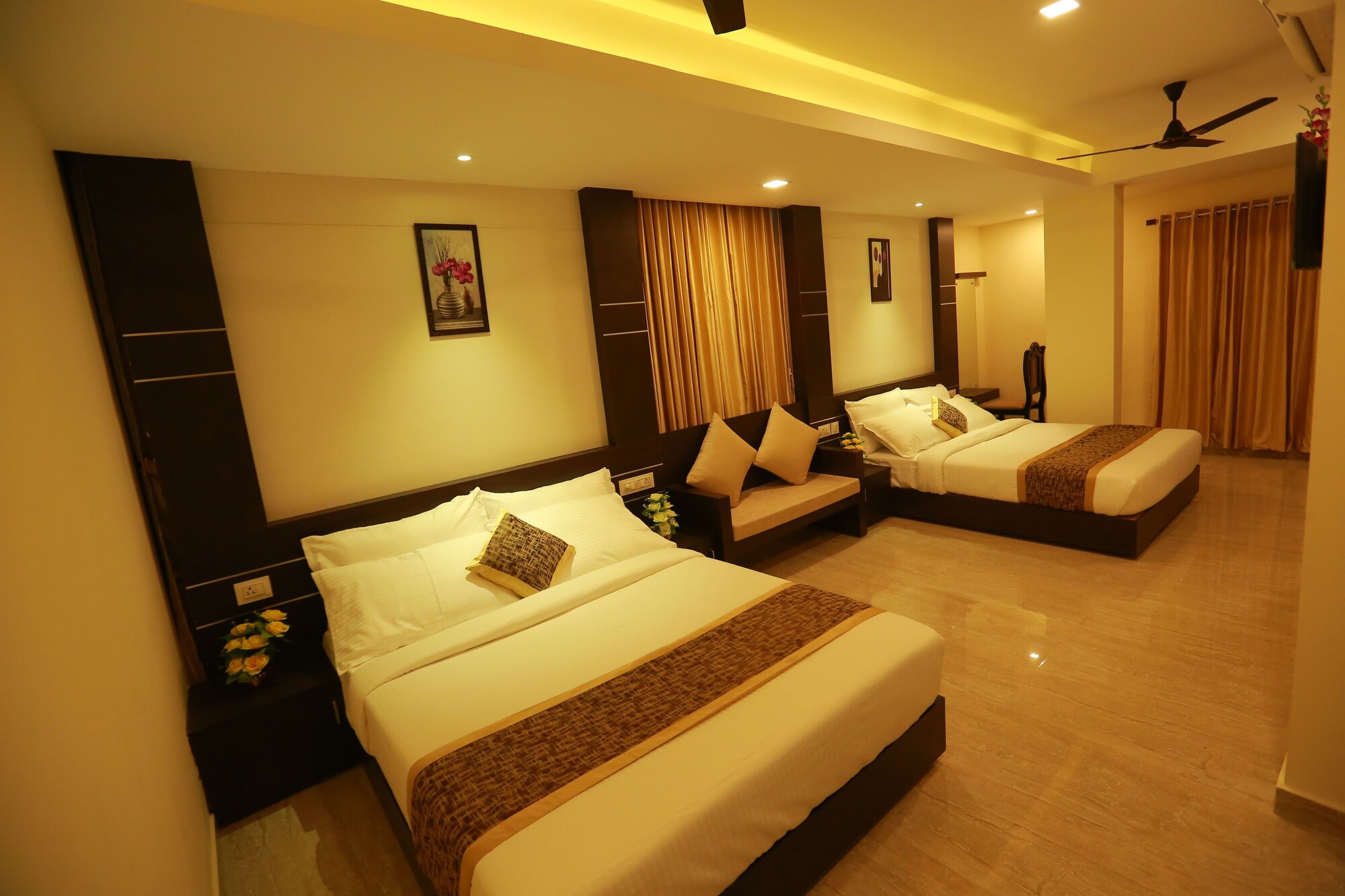 FAMILY SUITE, 2 QUEEN BEDS, CITY VIEW, ACCESSIBLE