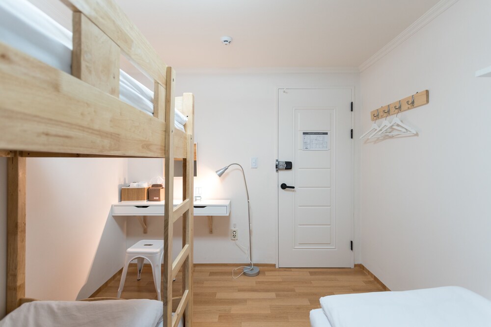 Mono House Hongdae 2 32/71
