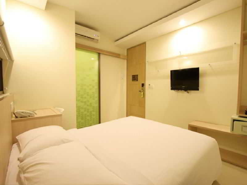 Grandmas Plus Hotel Seminyak 18/40