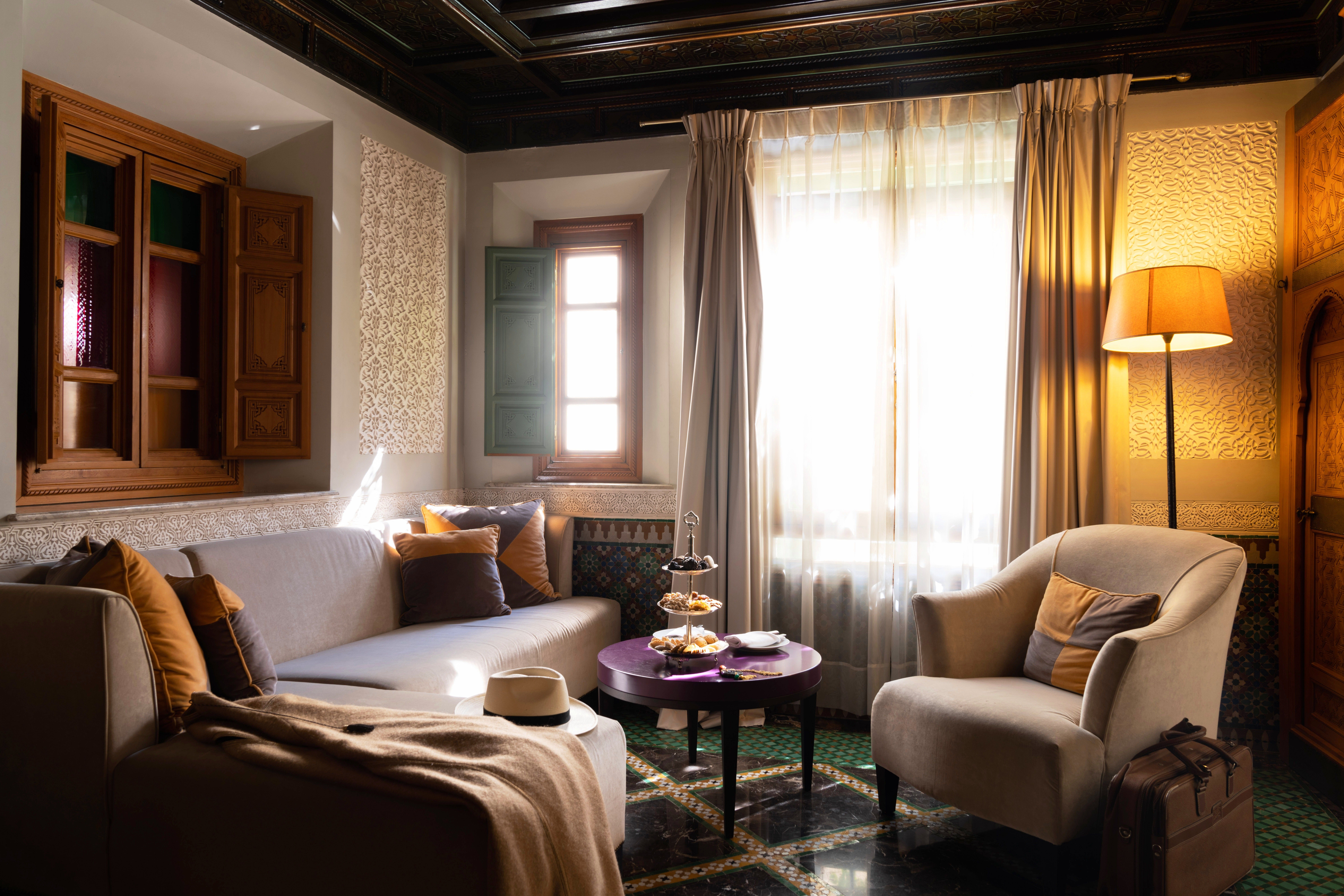 DELUXE, SUITE