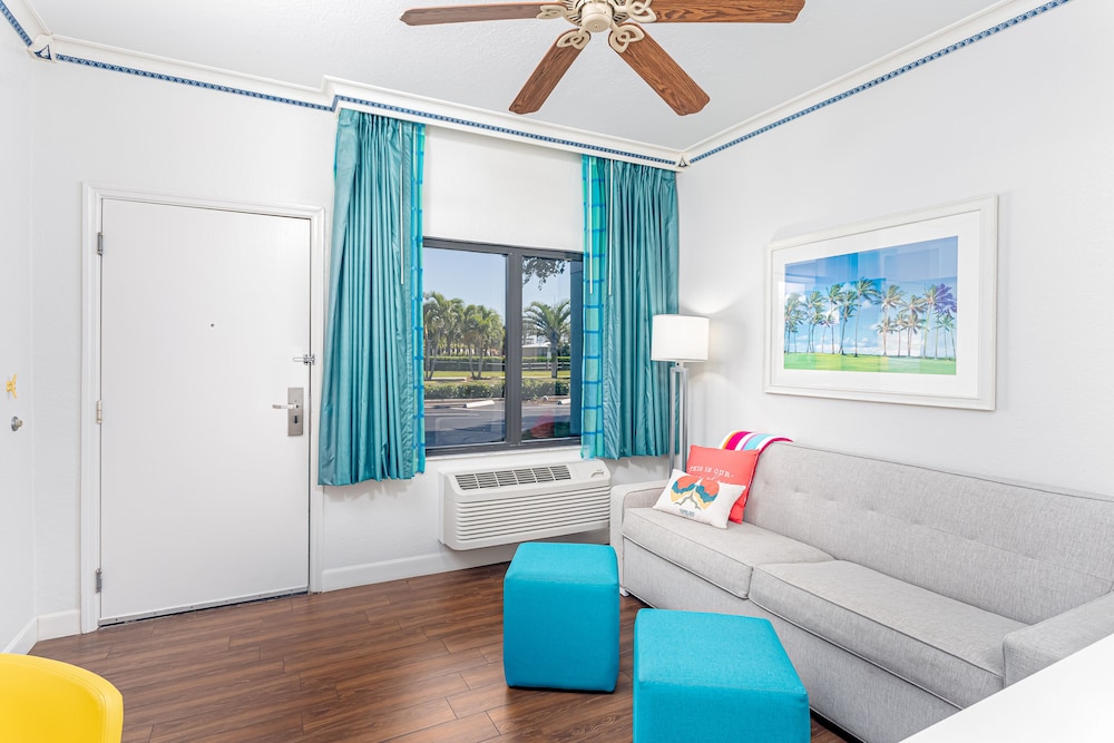 Beachside Hotel and Suites 28/43