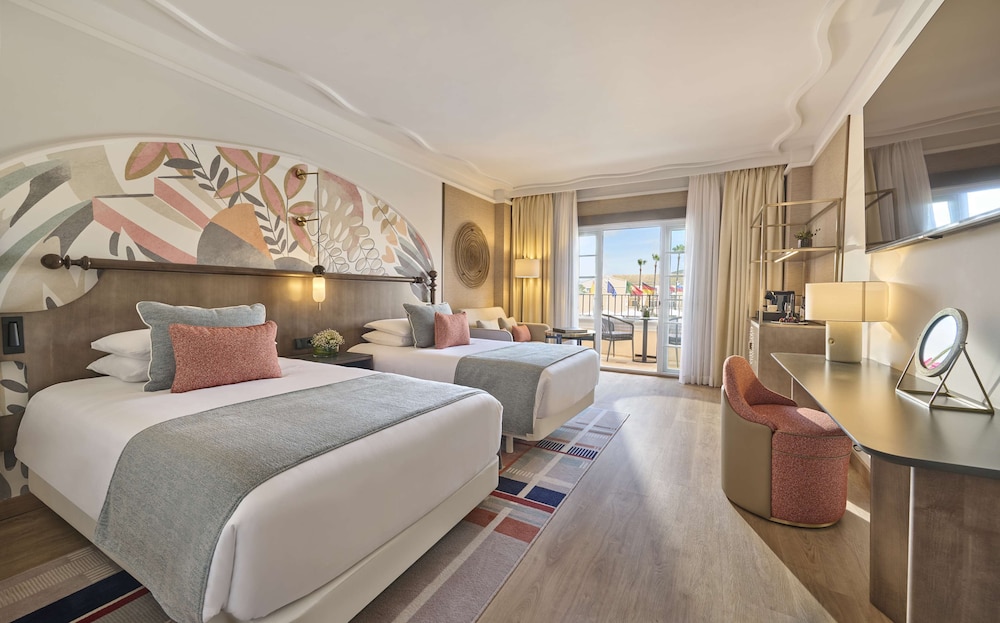 Room, Twin Beds, Golf Course View, Sofa, Balcony، La Manga Club Hotel Principe Felipe 3/7
