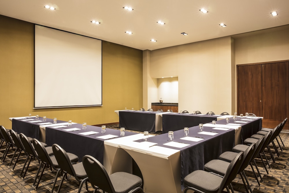 Fiesta Inn Chihuahua Fashion Mall 34/56