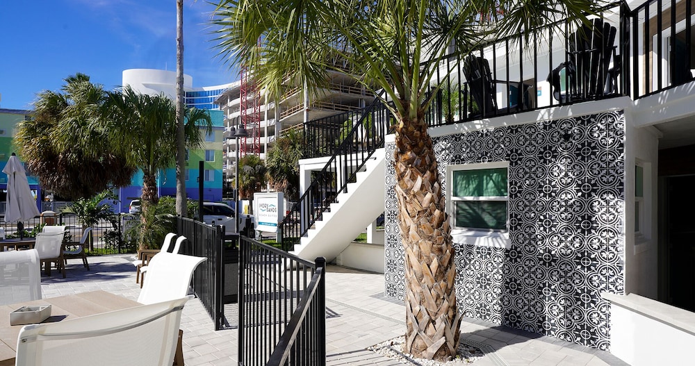Ivory Sands Beach Suites 34/50