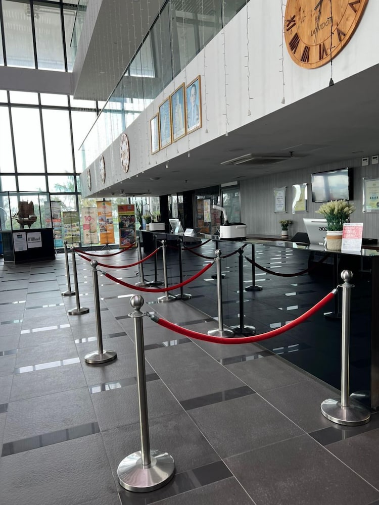 D Wharf Hotel And Serviced Residence 65/71