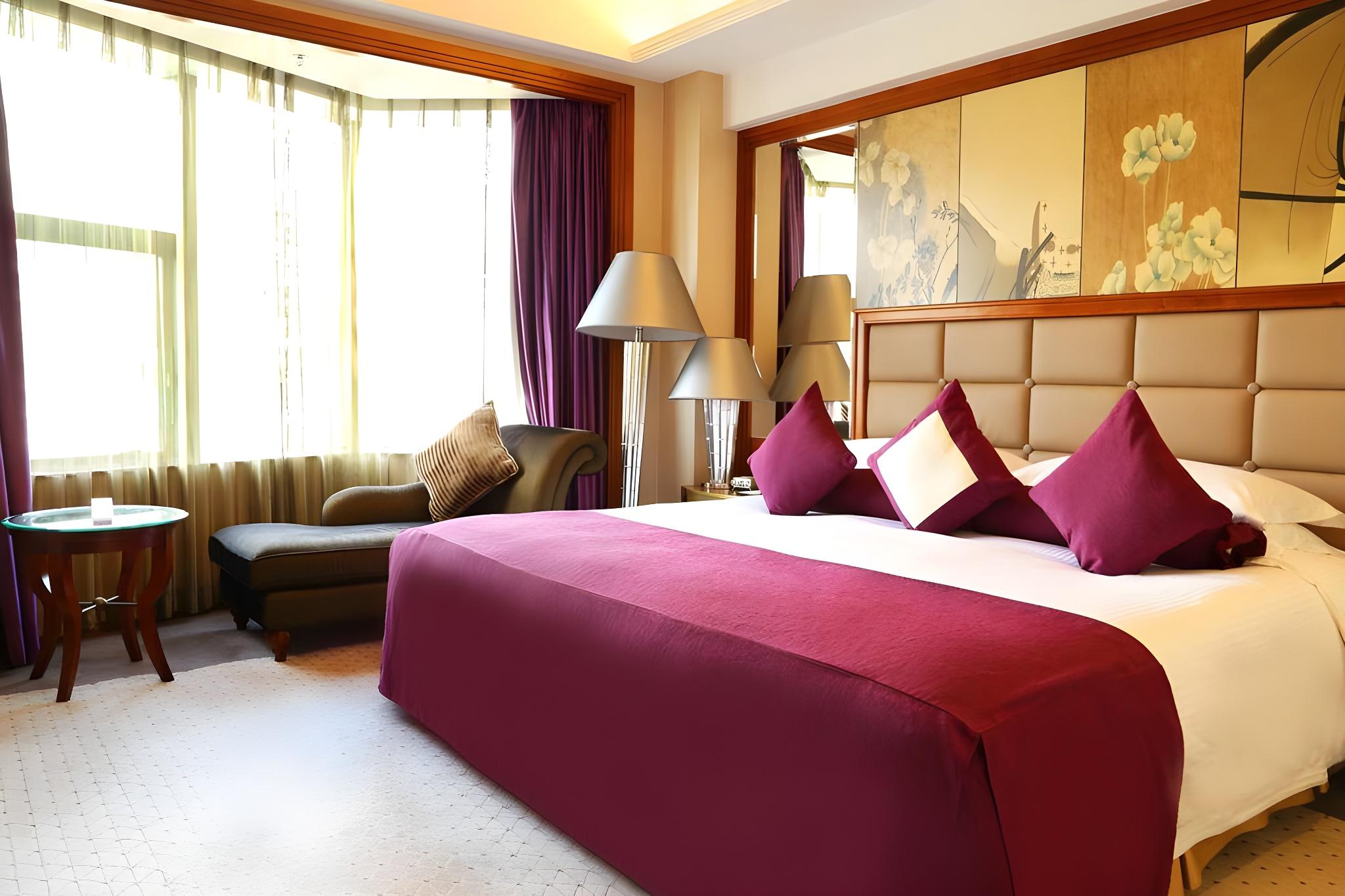 Ladies, King Bed