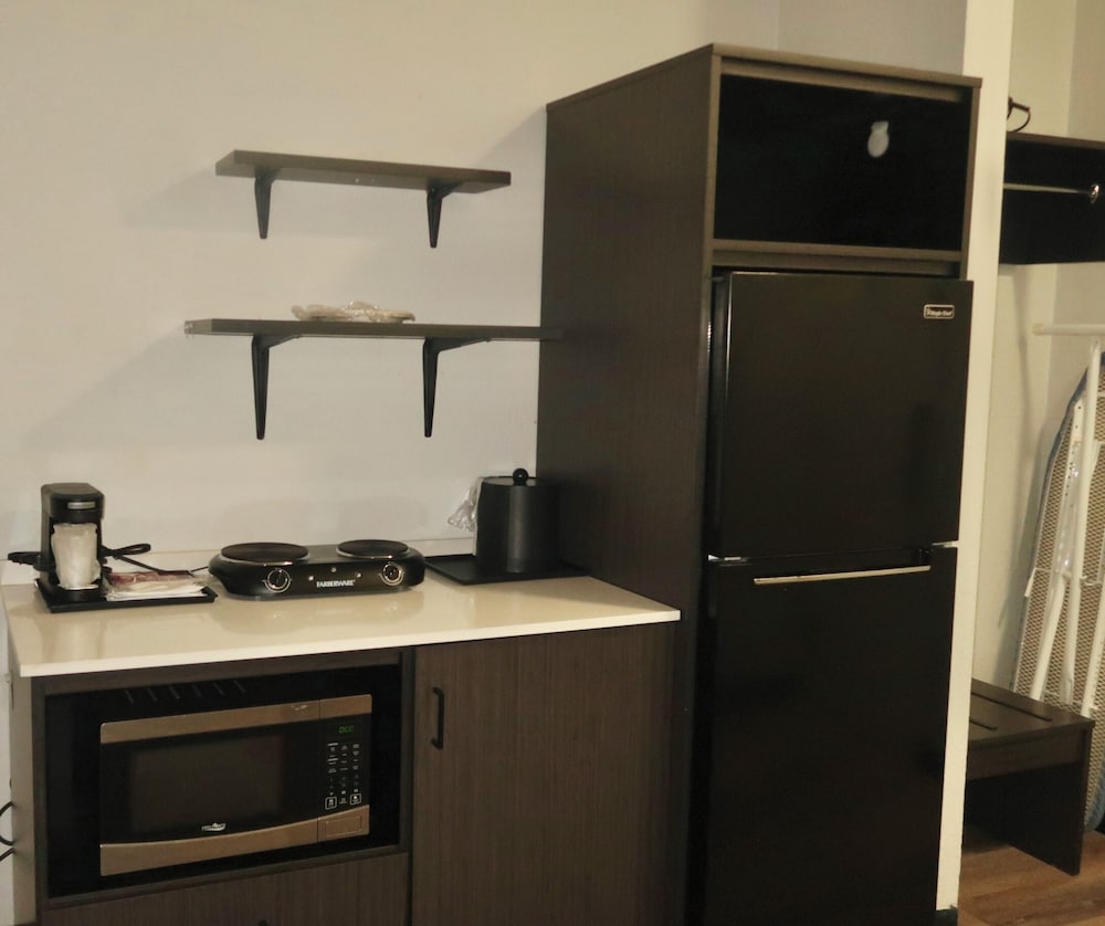 Studio6 Suites Elkhart, IN 40/40