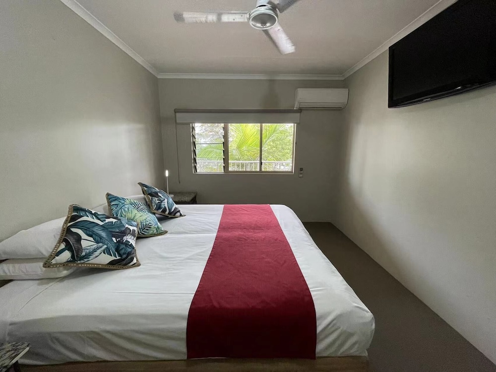 CAIRNS BEACH RESORT 9/49