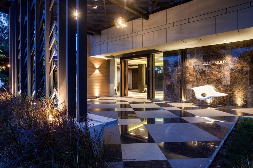 The Glory Gold Hotel 33/62