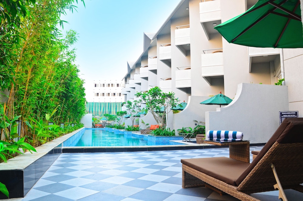 Pramod Convention & Beach Resort 37/46
