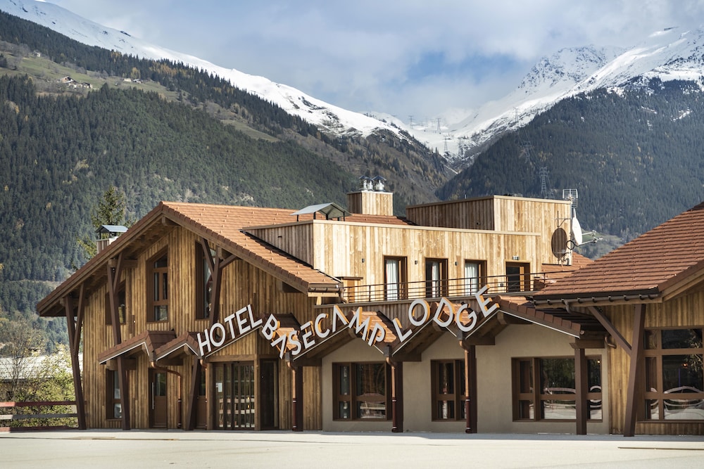 Base Camp Lodge 4/50