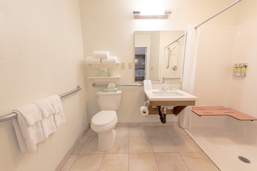 Candlewood Suites West Springfield 51/58